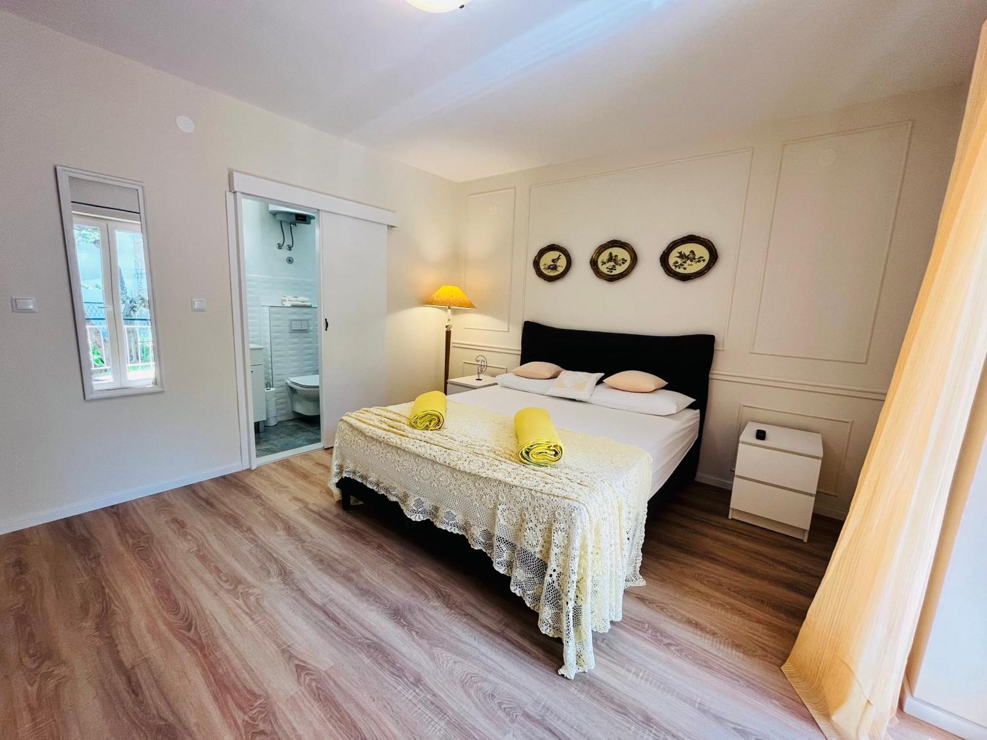 Danica Sunshine Apartment *